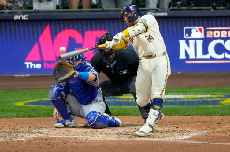 Brewers top Dodgers in NLCS Game 2